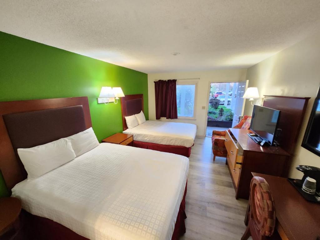 Cozy Motel Room